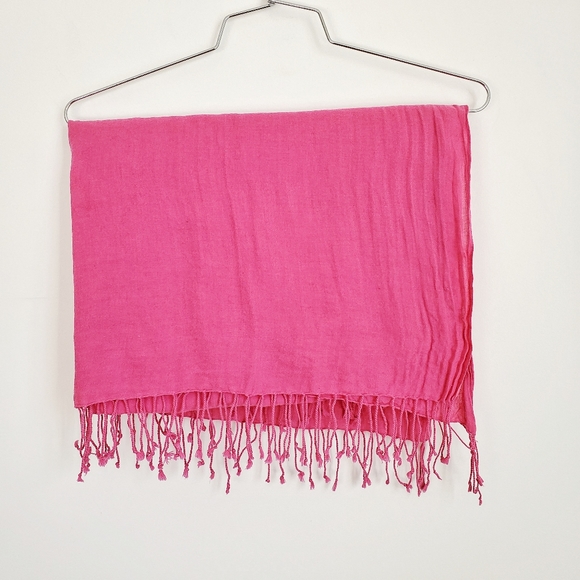 Fuchsia scarf | BCBG - Picture 1 of 3